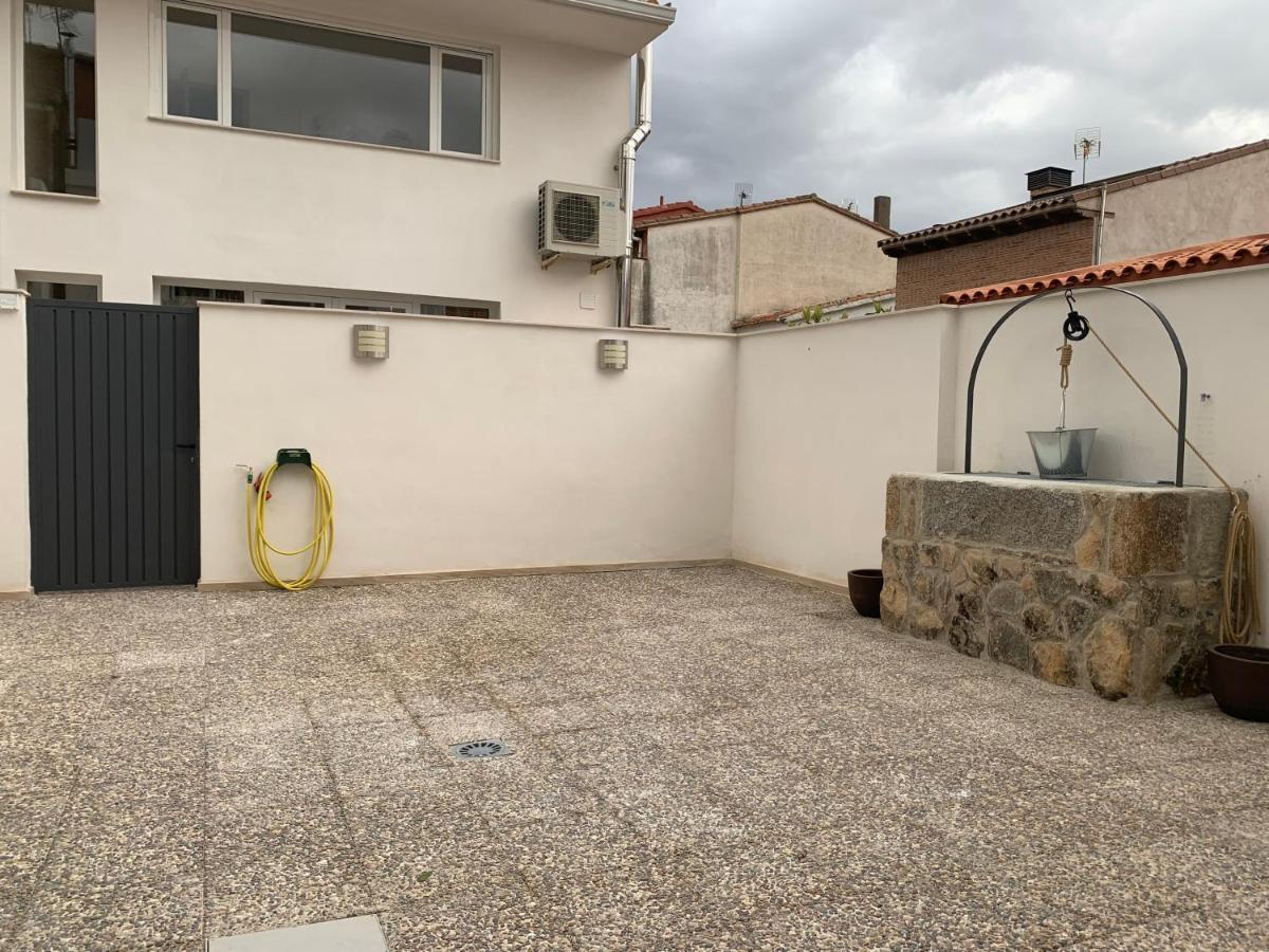 Appartamento Acogedora Casa con Patio en El Tiemblo  Esterno foto