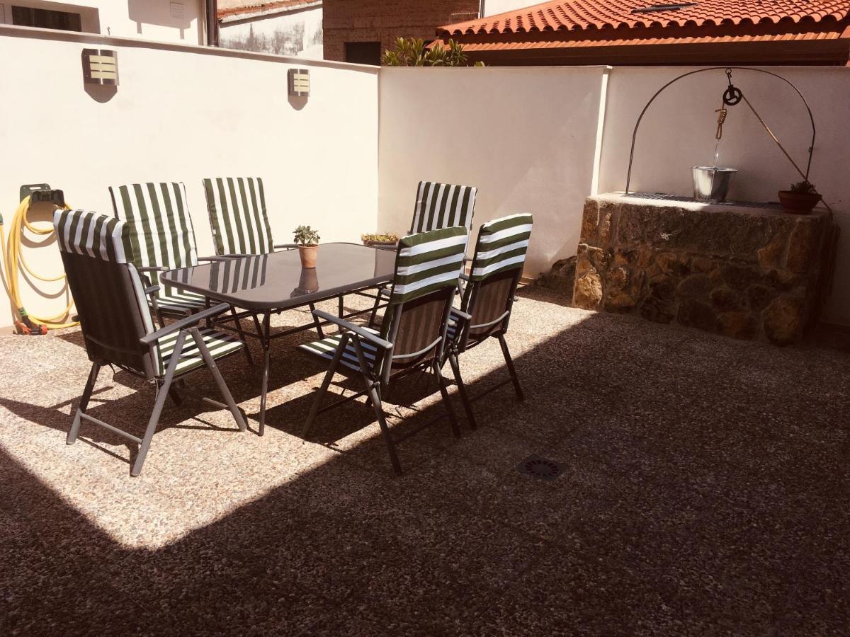 Appartamento Acogedora Casa con Patio en El Tiemblo  Esterno foto