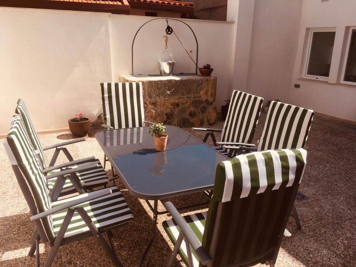 Appartamento Acogedora Casa con Patio en El Tiemblo  Esterno foto