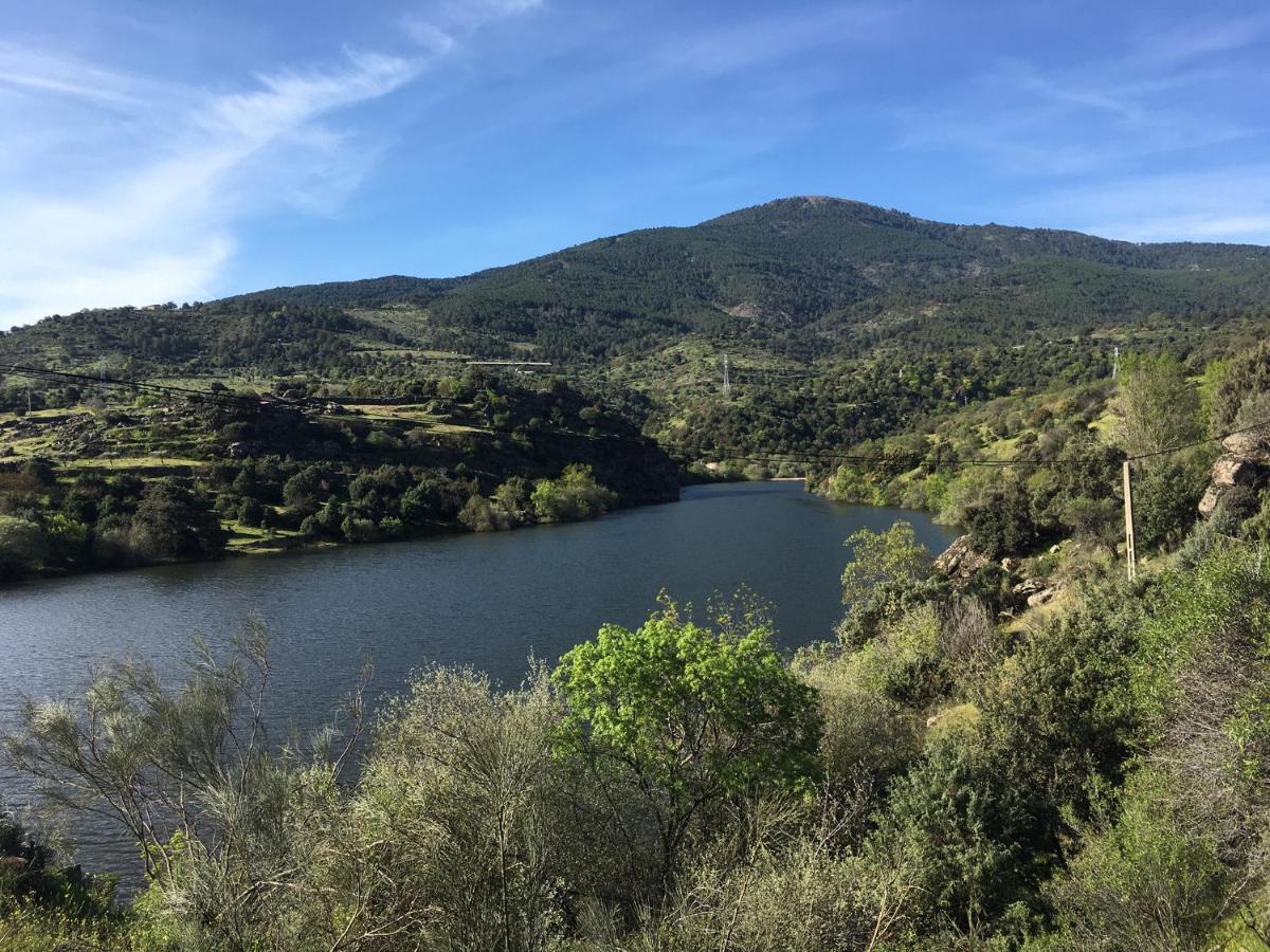 Appartamento Acogedora Casa con Patio en El Tiemblo  Esterno foto