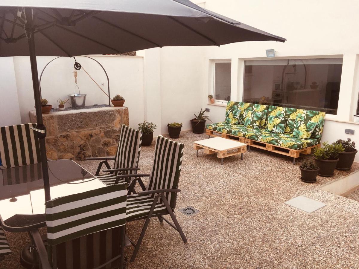 Appartamento Acogedora Casa con Patio en El Tiemblo  Esterno foto